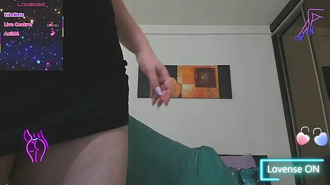 GoldenLunaa stripchat live cam model