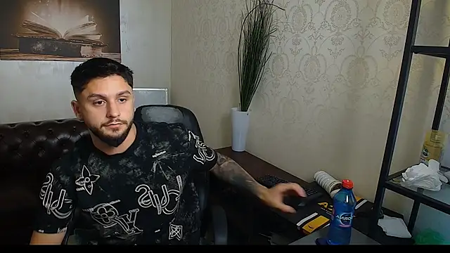 TroyWadee stripchat live cam model