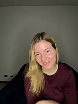 heyitskiara stripchat live cam model