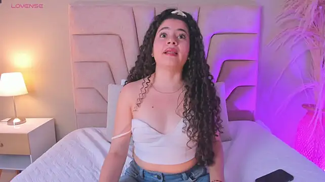 CurlyVenuss stripchat live cam model