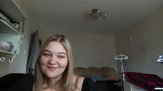 TypicalWoman stripchat live cam model