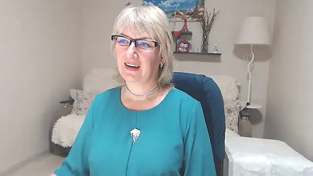 FleurMays stripchat live cam model