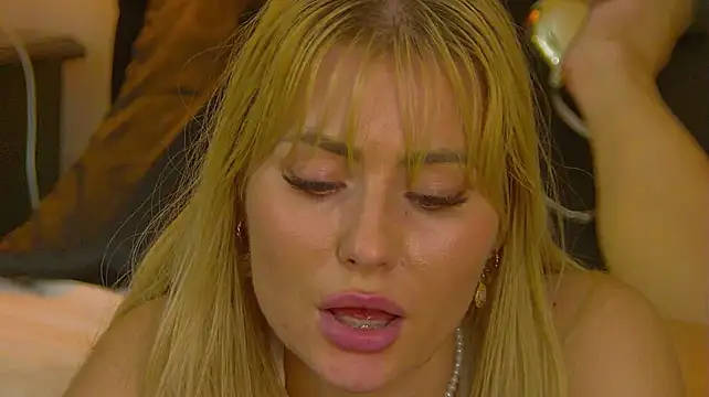 MisshaNight stripchat live cam model