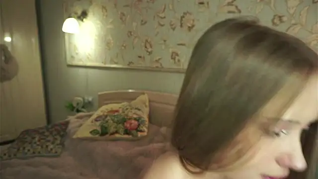 QuennaCoote stripchat live cam model
