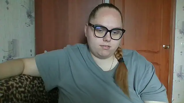 SoftHypnose stripchat live cam model