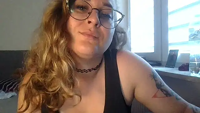LucyTease stripchat live cam model