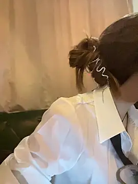 elleShow stripchat live cam model