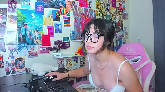 AlishaTempt stripchat live cam model