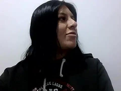 Kate-Pauhl stripchat live cam model