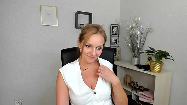 AliciaDesire stripchat live cam model