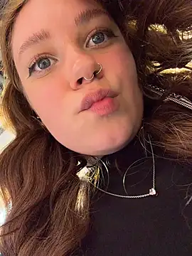 lucy-joy stripchat live cam model