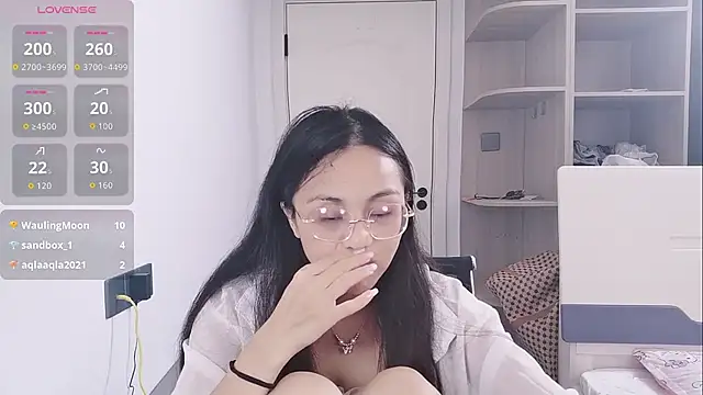 yishan-22 stripchat live cam model