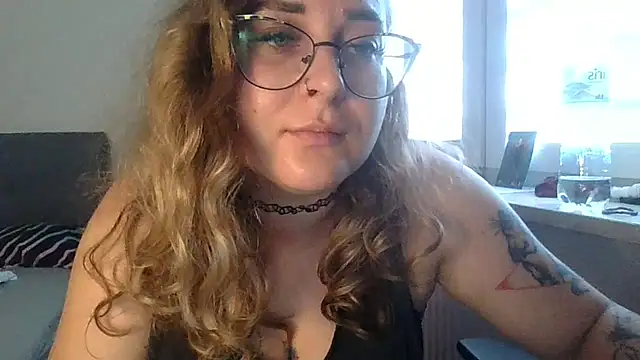 LucyTease stripchat live cam model