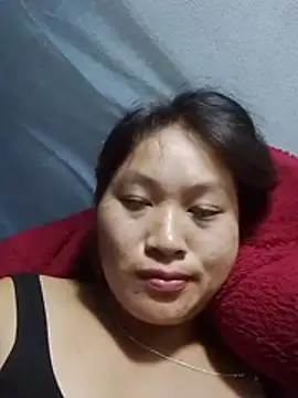 Lan-oanh stripchat live cam model