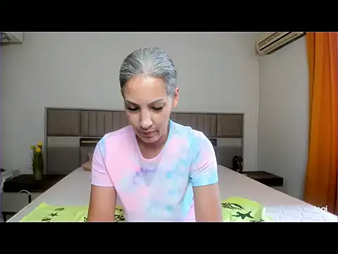 LexxxyDiamond stripchat live cam model