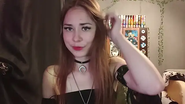 KiraLivee stripchat live cam model