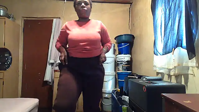 Smoochy- stripchat live cam model