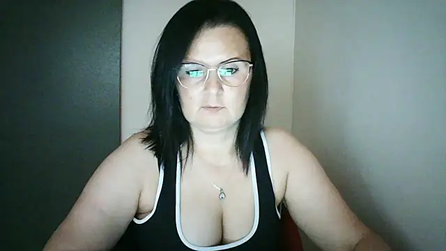 SonjaFlirt stripchat live cam model