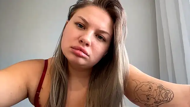 LustLips stripchat live cam model