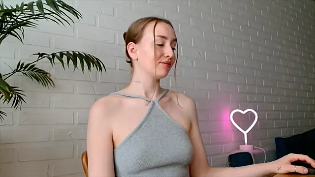 WhitePrincessLuna stripchat live cam model