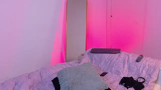 LeahAngell stripchat live cam model