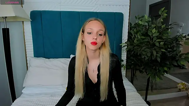 EmmaGilmoree stripchat live cam model