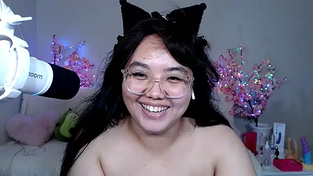 Moertomlly stripchat live cam model