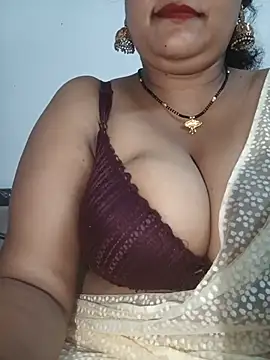 Nyra-23 stripchat live cam model