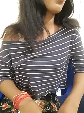 Navya6879 stripchat live cam model