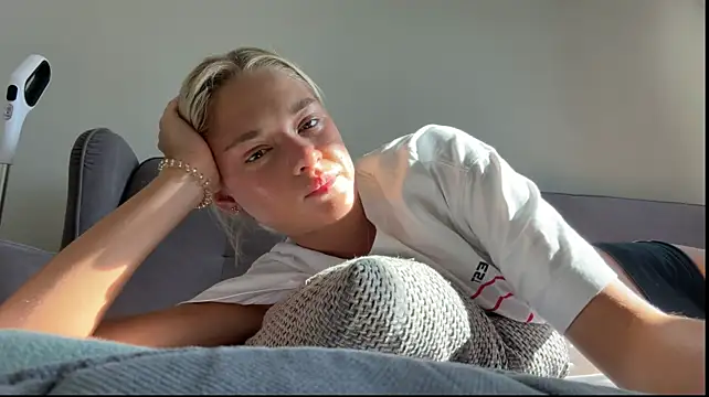 SoftMandolin stripchat live cam model