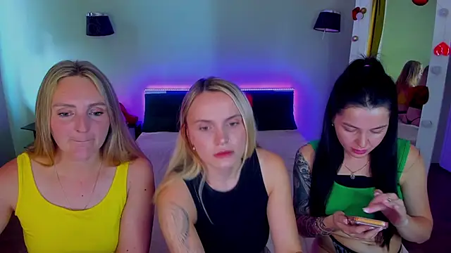 MagicEyess stripchat live cam model