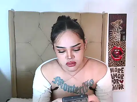 yhanachoii stripchat live cam model