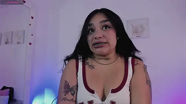 Sofi-James stripchat live cam model