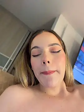 NicoleCut stripchat live cam model