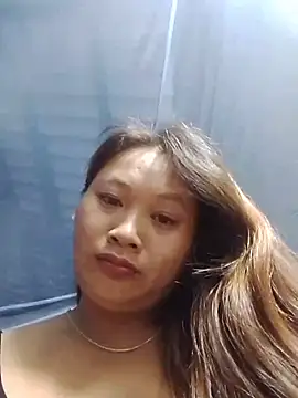 Lan-oanh stripchat live cam model