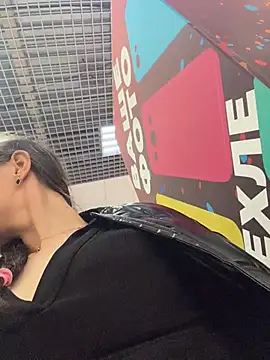 Ttixmila stripchat live cam model