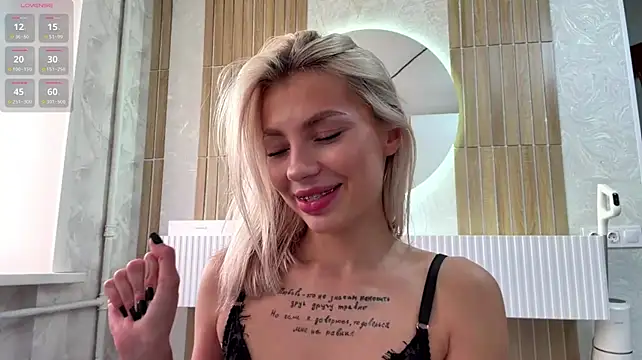 SweetBerryes stripchat live cam model