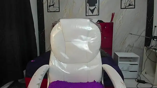 ArianaFiree stripchat live cam model