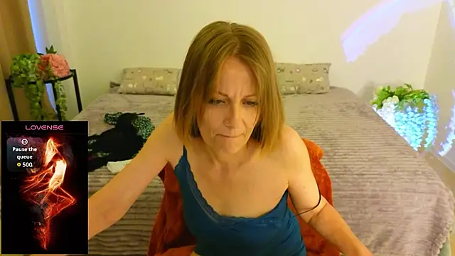 LianaNova stripchat live cam model