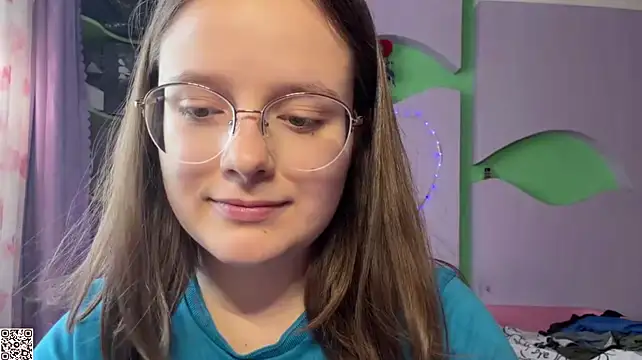 RoseLyyn stripchat live cam model