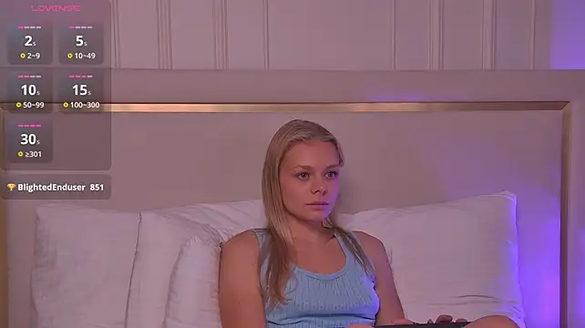 VictoriaHester stripchat live cam model