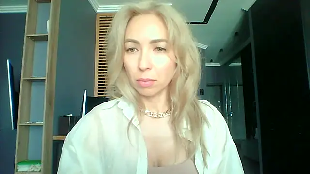 Ivvona stripchat live cam model