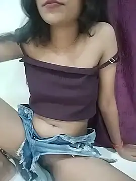 Mahi677 stripchat live cam model