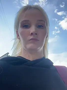 CrystalLili stripchat live cam model