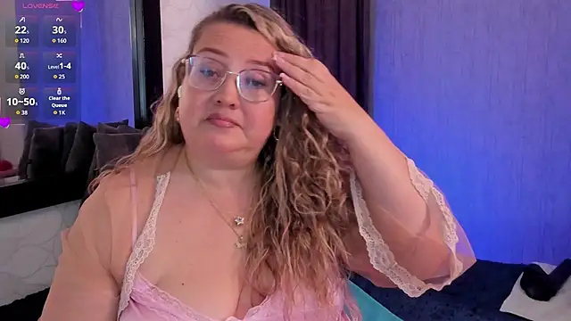 Martinacurvy_ stripchat live cam model