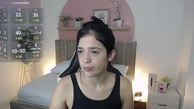 lucia_henao_ stripchat live cam model