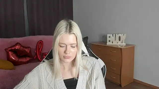BlondyLedy stripchat live cam model