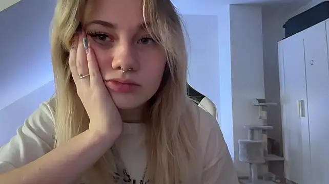 tutsiecutie stripchat live cam model
