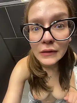 MilliWish stripchat live cam model