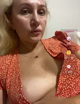 YourBlondee stripchat live cam model